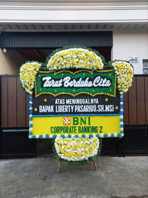 Papan Bunga Duka di Passue Bawah