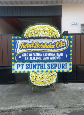 Papan Bunga Duka di Passue Bawah