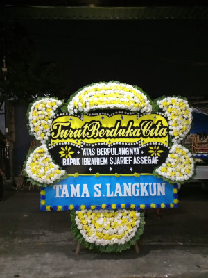 Papan Bunga Duka di Passue Bawah