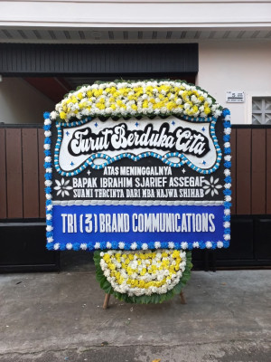 Papan Bunga Duka di Passue Bawah